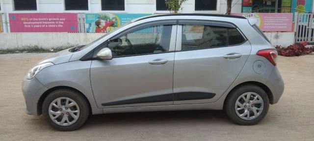 https://images10.gaadi.com/usedcar_image/3689931/original/19__VCC_IMG_1700394184718_1821175_95_1700394434.jpg?imwidth=6401