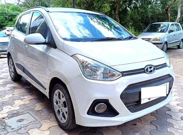 https://images10.gaadi.com/usedcar_image/3689989/original/processed_img2922726__usedcar_1_14__2922726_1701020302.jpeg?imwidth=6400