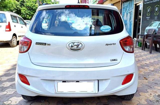 https://images10.gaadi.com/usedcar_image/3689989/original/processed_img2922726__usedcar_1_7__2922726_1701020302.jpeg?imwidth=6402