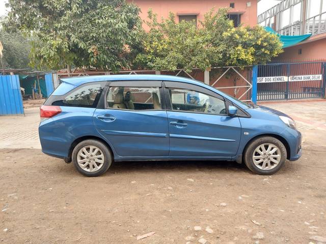 https://images10.gaadi.com/usedcar_image/3690062/original/processed_img2922755__used_car_2922755_1701007319.jpg?imwidth=6401