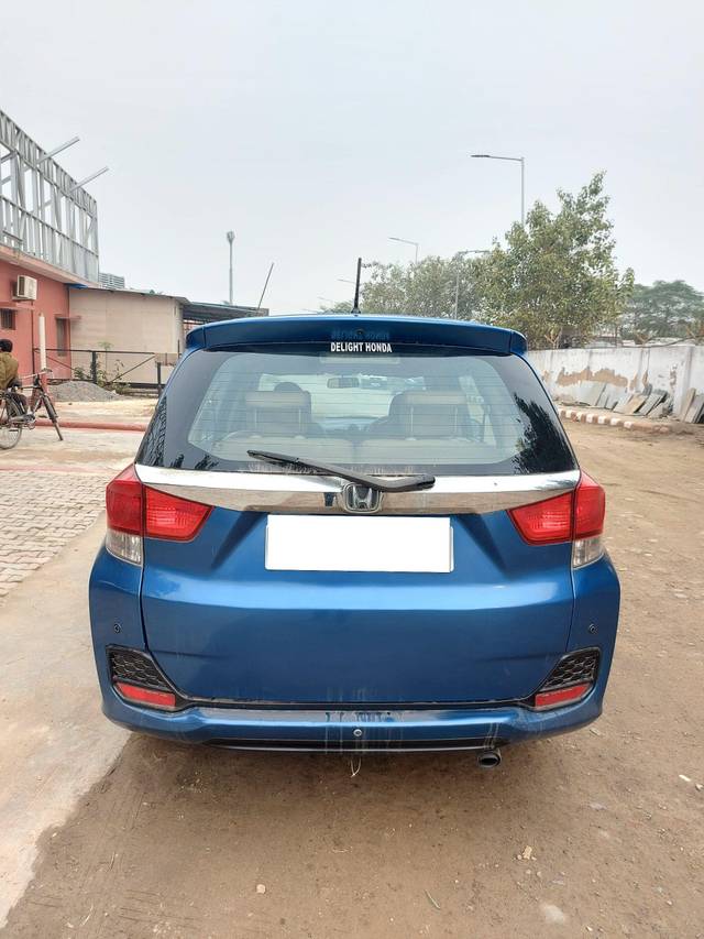 https://images10.gaadi.com/usedcar_image/3690062/original/processed_img2922755__used_car_2922755_1701007321.jpg?imwidth=6402