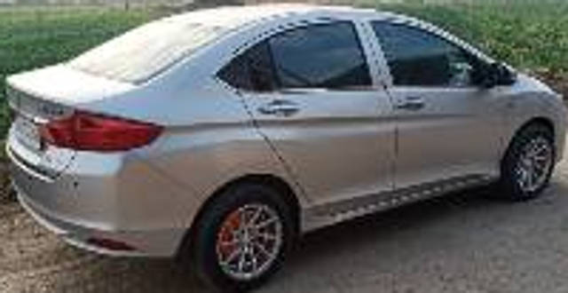 https://images10.gaadi.com/usedcar_image/3690081/original/processed_d81f2d52-27a2-4d93-aa60-3fa7ae8fa0a2.png?imwidth=6402