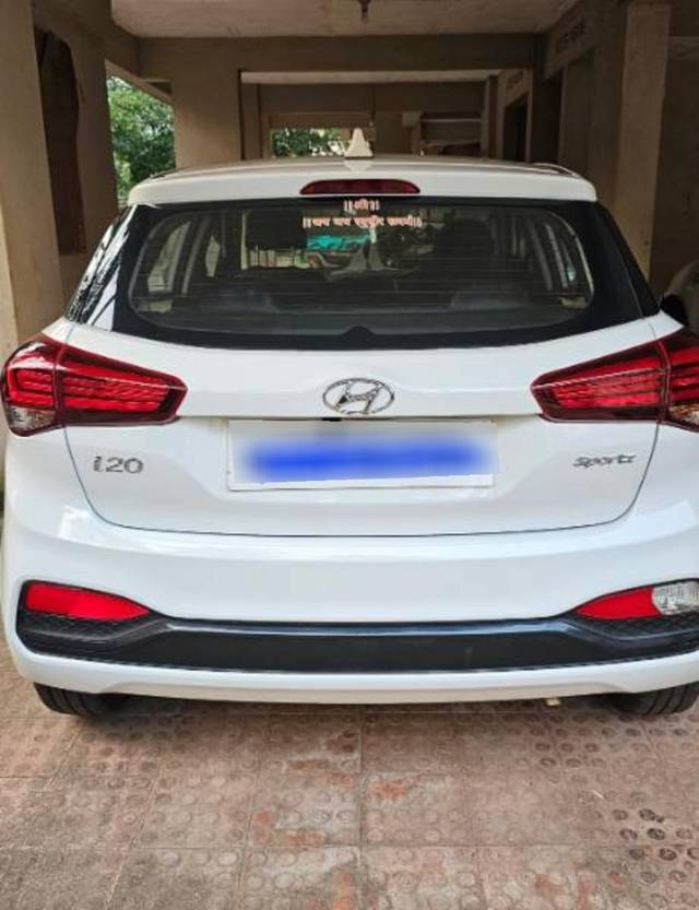 https://images10.gaadi.com/usedcar_image/3690218/original/processed_4f2ffbec-320e-4716-9eec-f622afd20cac.jpg?imwidth=6402