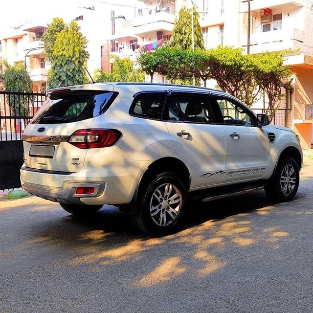 https://images10.gaadi.com/usedcar_image/3690245/original/processed_img2922773__used_car_2922773_1701018984.jpg?imwidth=6402