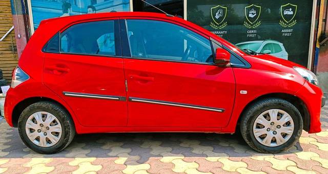 https://images10.gaadi.com/usedcar_image/3690277/original/processed_img2922781__usedcar_1_31__2922781_1701022142.jpeg?imwidth=6401