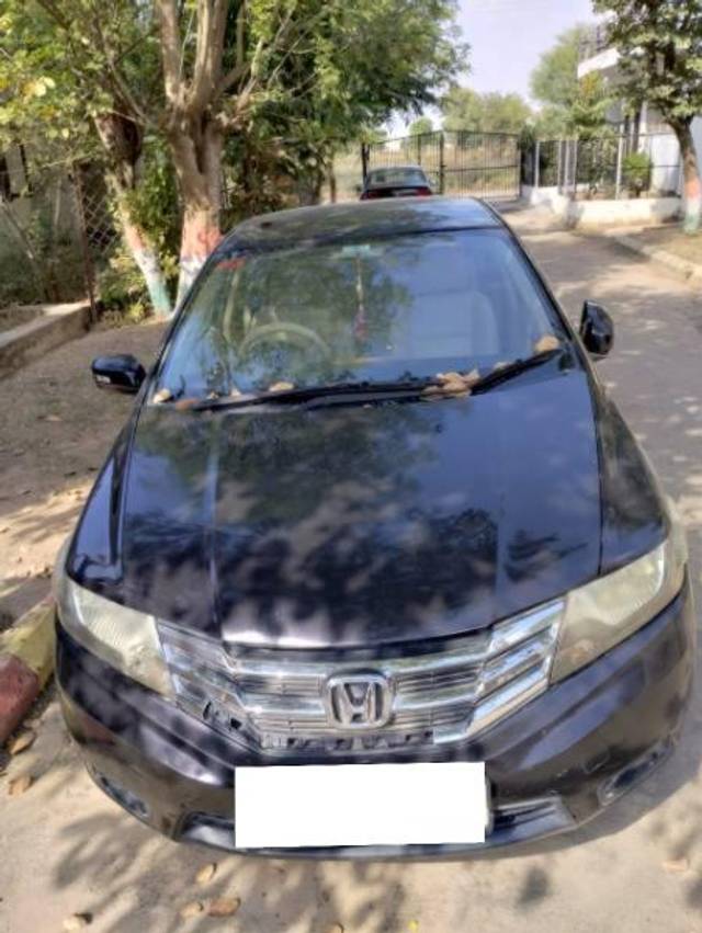 https://images10.gaadi.com/usedcar_image/3690301/original/processed_b6b91469-6a94-441b-a678-55ff7b40ed9d.jpg?imwidth=6401