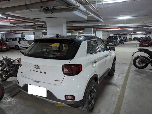 https://images10.gaadi.com/usedcar_image/3690320/original/processed_75e26464-5541-4289-8d8c-b6bcd10ce51a.jpg?imwidth=6402