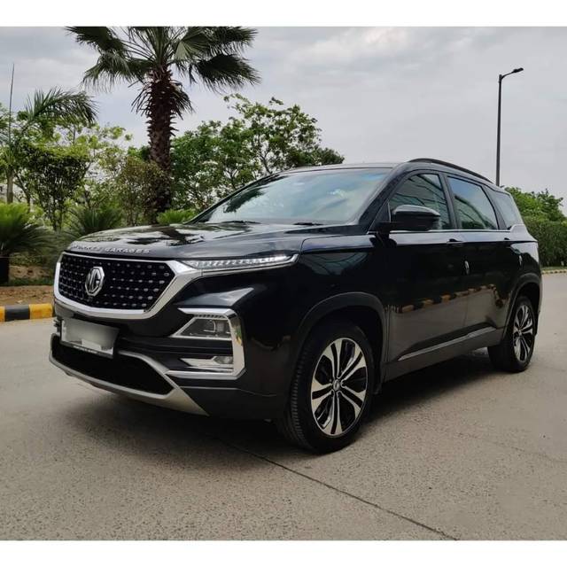 https://images10.gaadi.com/usedcar_image/3690355/original/processed_img2922785__used_car_2922785_1701047232.jpg?imwidth=6402