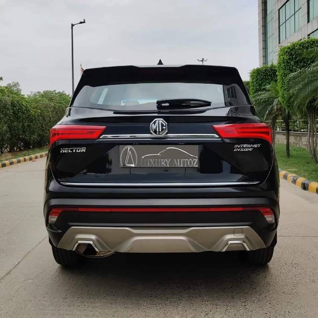 https://images10.gaadi.com/usedcar_image/3690355/original/processed_img2922785__used_car_2922785_1701047235.jpg?imwidth=6401