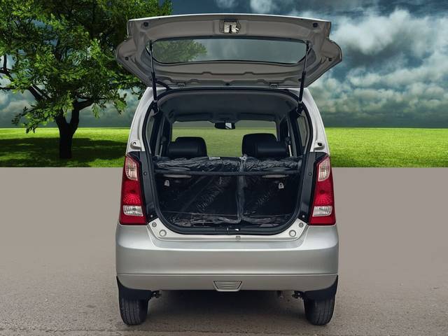 https://images10.gaadi.com/usedcar_image/3690401/original/img2922786__used_car_2922786_1701054918.jpg?imwidth=6402
