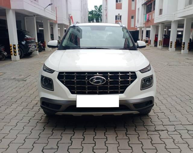 https://images10.gaadi.com/usedcar_image/3690491/original/processed_img2922797__used_car_2922797_1701061557.jpg?imwidth=6400