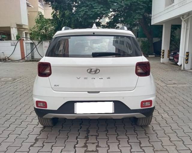 https://images10.gaadi.com/usedcar_image/3690491/original/processed_img2922797__used_car_2922797_1701061561.jpg?imwidth=6401