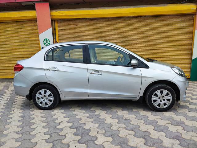 https://images10.gaadi.com/usedcar_image/3690515/original/img2922806__used_car_2922806_1701063949.jpg?imwidth=6401