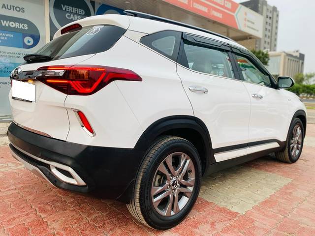 https://images10.gaadi.com/usedcar_image/3690551/original/processed_img2922831__used_car_2922831_1701063218.jpg?imwidth=6402