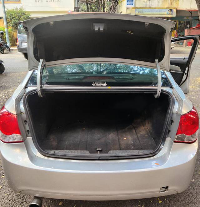 https://images10.gaadi.com/usedcar_image/3690556/original/img2922834__used_car_2922834_1701063385.jpg?imwidth=6402