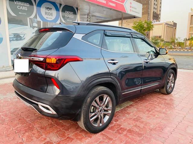 https://images10.gaadi.com/usedcar_image/3690562/original/processed_img2922838__used_car_2922838_1701063657.jpg?imwidth=6402