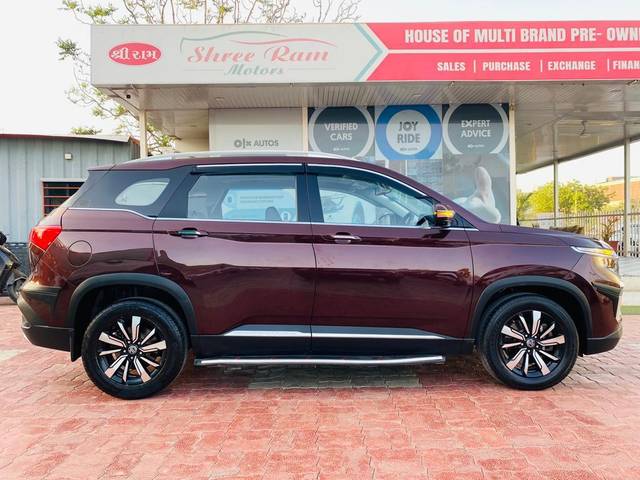 https://images10.gaadi.com/usedcar_image/3690610/original/processed_img2922858__used_car_2922858_1701065295.jpg?imwidth=6401