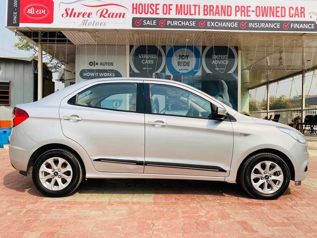 https://images10.gaadi.com/usedcar_image/3690671/original/img2922887__used_car_2922887_1701069868.jpg?imwidth=6402