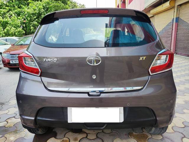 https://images10.gaadi.com/usedcar_image/3690672/original/processed_img2922888__usedcar_4_2__2922888_1701084959.jpg?imwidth=6402