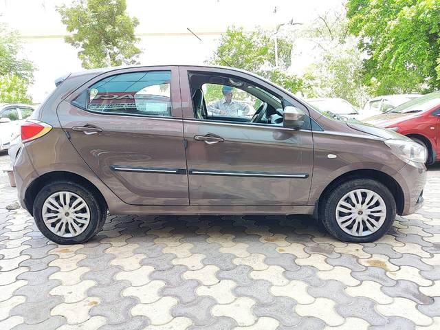 https://images10.gaadi.com/usedcar_image/3690672/original/processed_img2922888__usedcar_4_9__2922888_1701084959.jpg?imwidth=6401