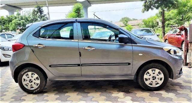 https://images10.gaadi.com/usedcar_image/3690676/original/processed_img2922889__usedcar_tiagocng_5__2922889_1701085005.jpg?imwidth=6401