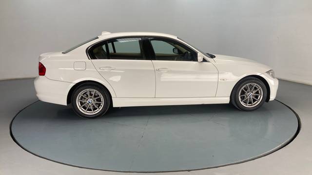 https://images10.gaadi.com/usedcar_image/3690677/original/img2922890__usedcar_bmw3_276591701066888_1701066895.jpg?imwidth=6401