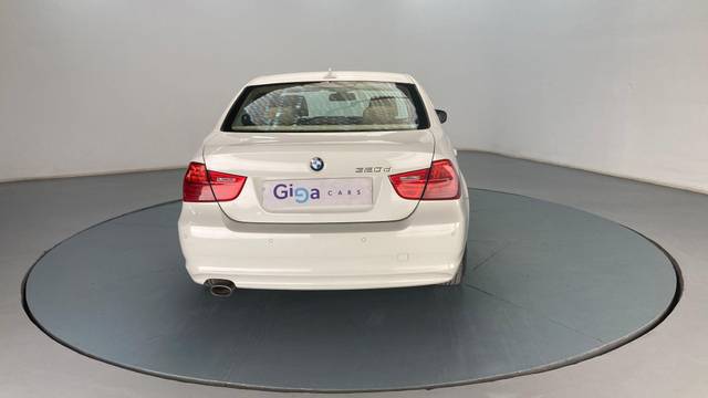 https://images10.gaadi.com/usedcar_image/3690677/original/processed_img2922890__usedcar_bmw2_276591701066888_1701066895.jpg?imwidth=6402