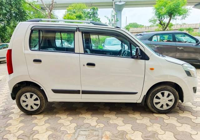 https://images10.gaadi.com/usedcar_image/3690683/original/img2922893__used_car_2922893_1701084563.jpg?imwidth=6401