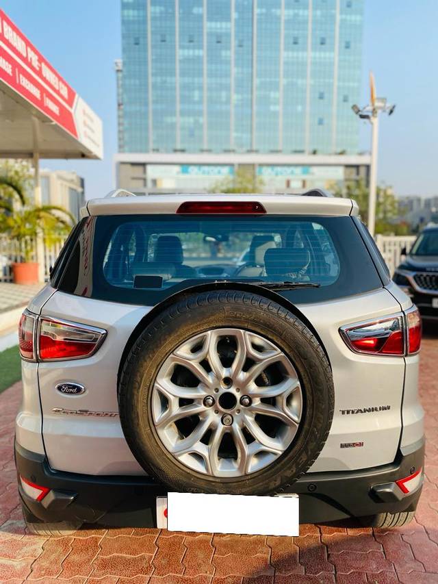https://images10.gaadi.com/usedcar_image/3690692/original/processed_img2922897__used_car_2922897_1701067899.jpg?imwidth=6402