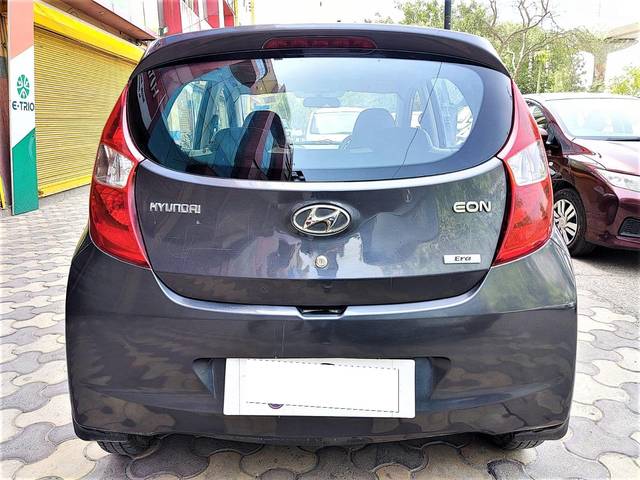 https://images10.gaadi.com/usedcar_image/3690693/original/processed_img2922898__usedcar_1_9__2922898_1701084913.jpg?imwidth=6402