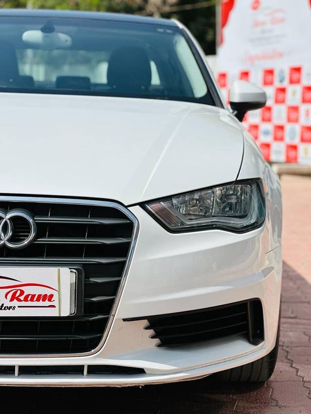 https://images10.gaadi.com/usedcar_image/3690716/original/processed_img2922907__used_car_2922907_1701068486.jpg?imwidth=6402
