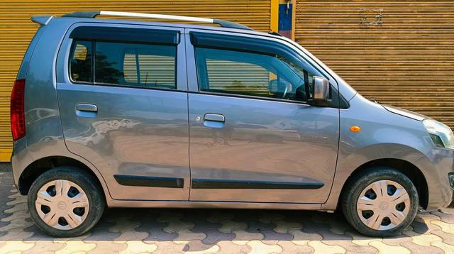 https://images10.gaadi.com/usedcar_image/3690720/original/processed_img2922910__used_car_2922910_1701084530.jpg?imwidth=6401