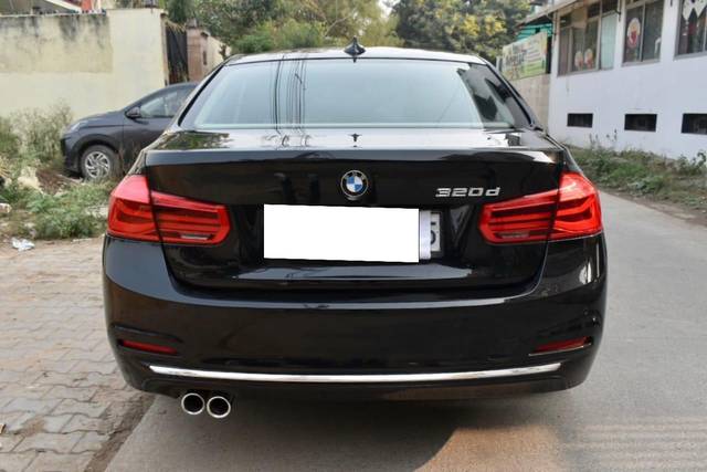 https://images10.gaadi.com/usedcar_image/3690739/original/processed_img2922915__used_car_2922915_1701069026.jpg?imwidth=6402