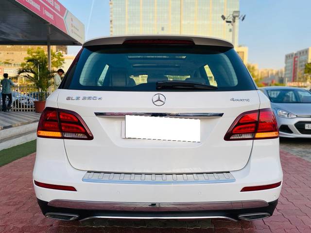 https://images10.gaadi.com/usedcar_image/3690752/original/processed_img2922924__used_car_2922924_1701069445.jpg?imwidth=6402