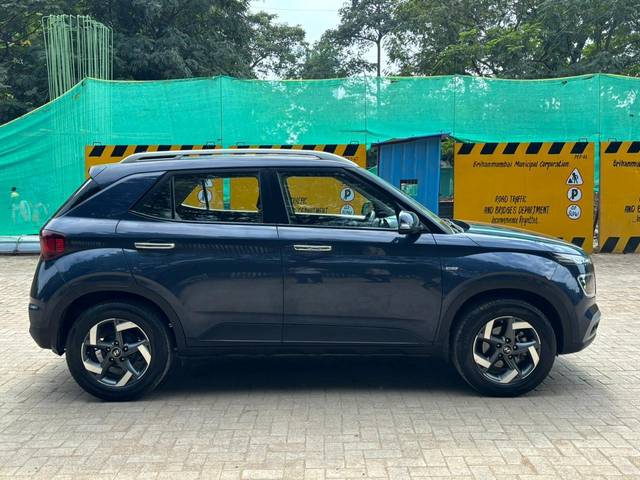 https://images10.gaadi.com/usedcar_image/3690777/original/processed_img2922935__usedcar_4_6241701069905_1701069927.jpeg?imwidth=6401