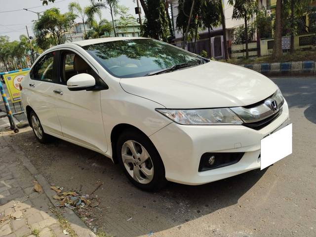 https://images10.gaadi.com/usedcar_image/3690870/original/processed_img2922990__used_car_2922990_1701072624.jpg?imwidth=6400