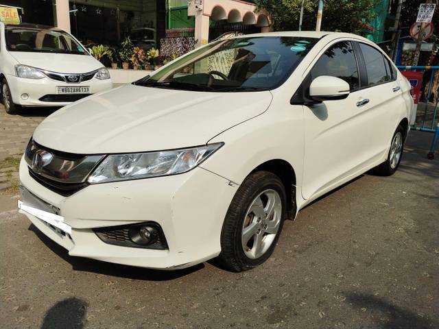 https://images10.gaadi.com/usedcar_image/3690870/original/processed_img2922990__used_car_2922990_1701072626.jpg?imwidth=6402