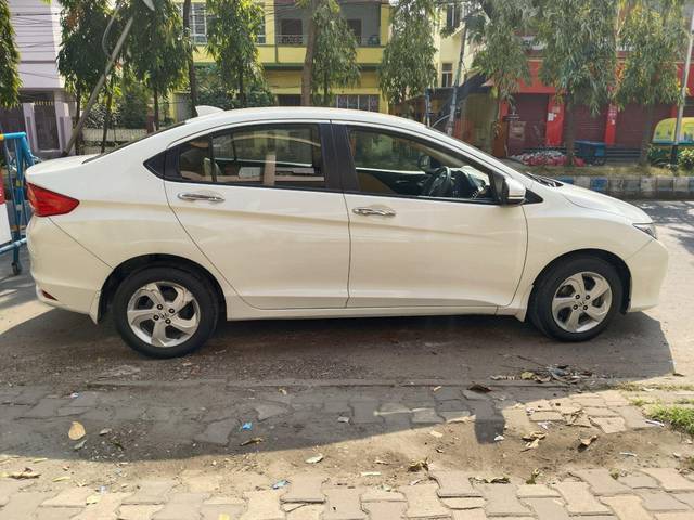 https://images10.gaadi.com/usedcar_image/3690870/original/processed_img2922990__used_car_2922990_1701072631.jpg?imwidth=6401