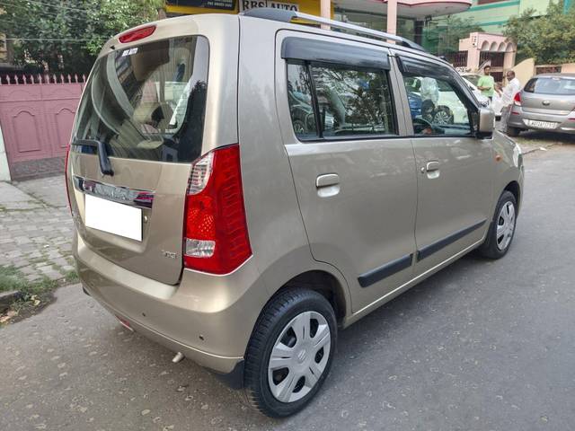 https://images10.gaadi.com/usedcar_image/3690884/original/processed_img2922995__used_car_2922995_1701514092.jpg?imwidth=6400