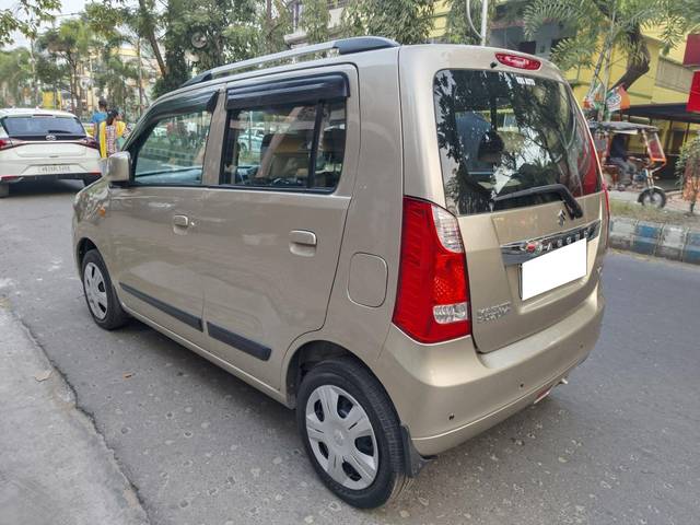 https://images10.gaadi.com/usedcar_image/3690884/original/processed_img2922995__used_car_2922995_1701514094.jpg?imwidth=6402