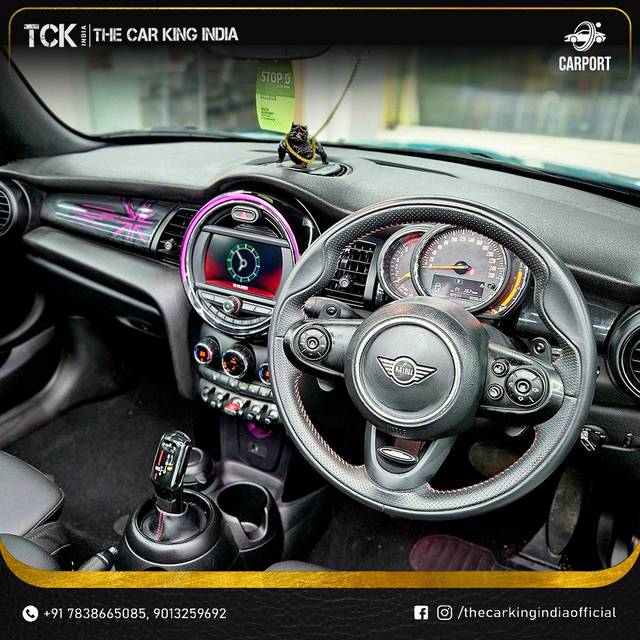 https://images10.gaadi.com/usedcar_image/3690945/original/img2923027__used_car_2923027_1701074825.jpg?imwidth=6401