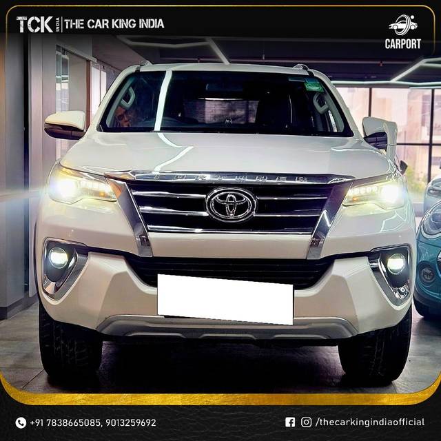 https://images10.gaadi.com/usedcar_image/3690985/original/processed_img2923041__used_car_2923041_1701076139.jpg?imwidth=6401