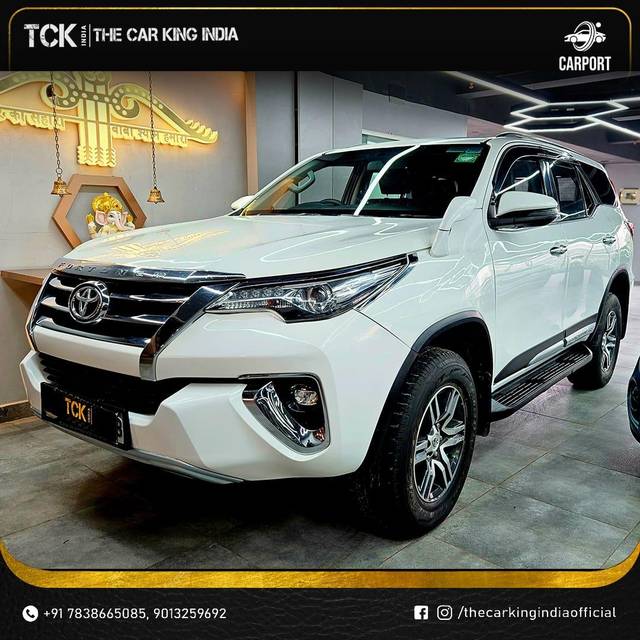 https://images10.gaadi.com/usedcar_image/3690985/original/processed_img2923041__used_car_2923041_1701076142.jpg?imwidth=6402