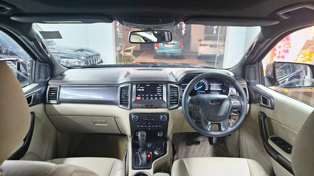 https://images10.gaadi.com/usedcar_image/3690986/original/img2923042__used_car_2923042_1701076219.jpg?imwidth=6402