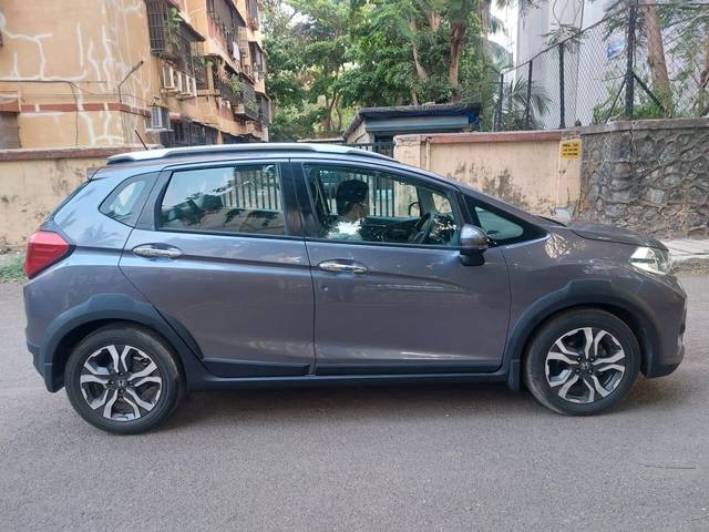 https://images10.gaadi.com/usedcar_image/3691016/original/processed_img2923055__usedcar_02_1251701076720_1701076836.jpeg?imwidth=6401