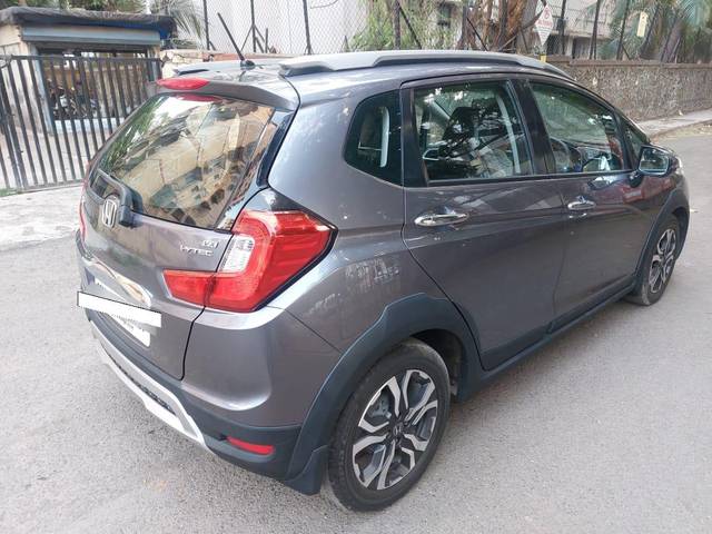 https://images10.gaadi.com/usedcar_image/3691016/original/processed_img2923055__usedcar_06_1251701076720_1701076837.jpeg?imwidth=6402