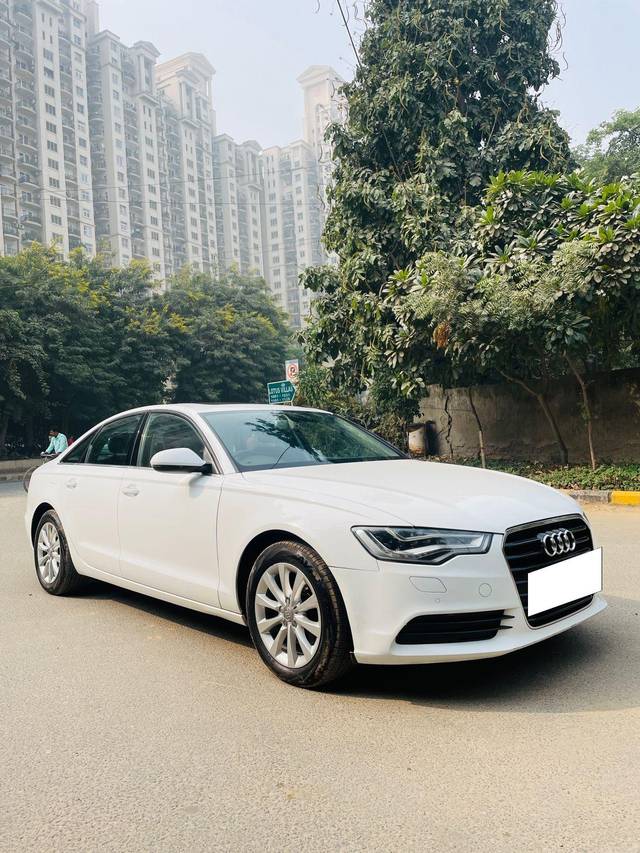 https://images10.gaadi.com/usedcar_image/3691035/original/processed_img2923069__used_car_2923069_1701077503.jpg?imwidth=6400