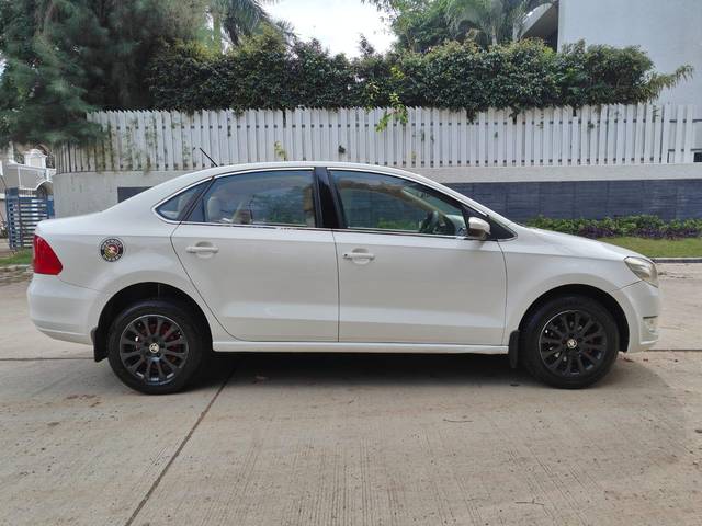 https://images10.gaadi.com/usedcar_image/3691050/original/processed_img2923076__used_car_2923076_1701078023.jpg?imwidth=6401