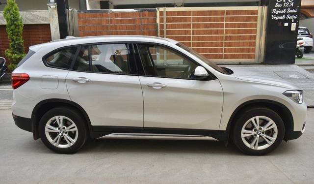 https://images10.gaadi.com/usedcar_image/3691125/original/processed_img2923119__used_car_2923119_1701080771.jpg?imwidth=6401