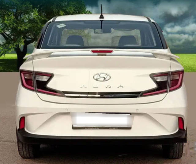 https://images10.gaadi.com/usedcar_image/3691149/original/processed_img2923134__usedcar_capture9_2923134_1701082738.PNG?imwidth=6402